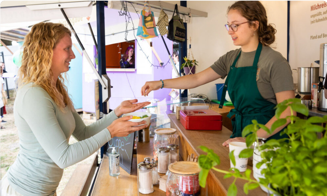 碳排放降82%、废弃物管理成本降40%，可重复使用方案让大型活动更绿色也更划算