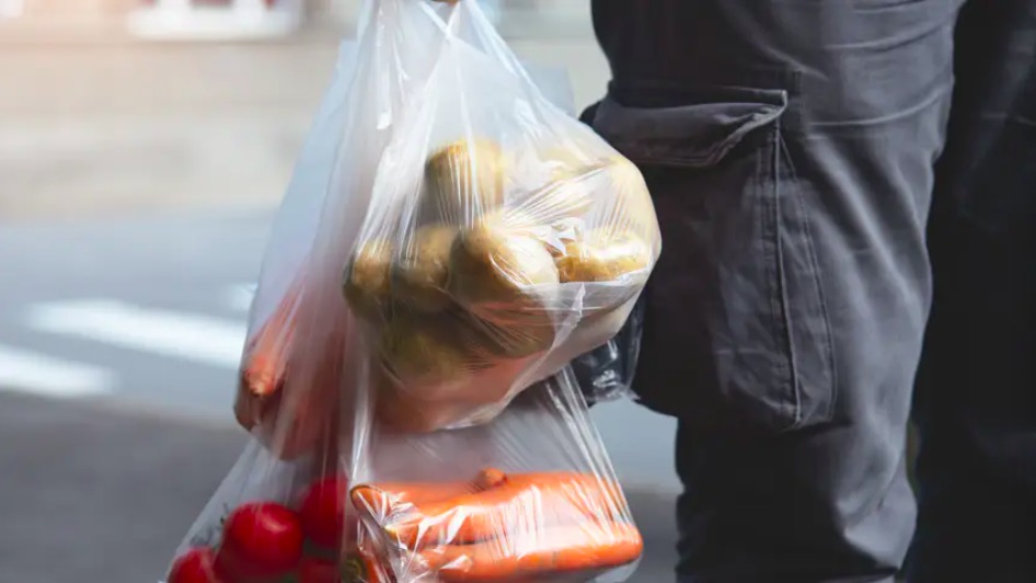 英格兰塑料袋收费政策成效显著,一次性塑料袋销量降幅已达 98%.jpeg 英格兰塑料袋收费政策成效显著,一次性塑料袋销量降幅已达 98%.jpeg
